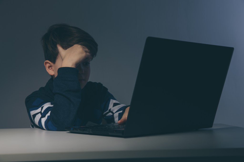Psychologists warn mothers and parents do not have to ignore these "red flag" behaviors.
